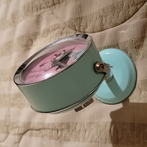 Wind up retro like alarm clock - Picture 5 of 5